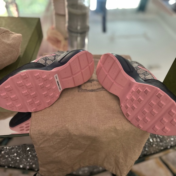 ✨•GUCCI NEW authentic Women’s GG Rhyton Sneakers•✨ - Picture 3 of 12